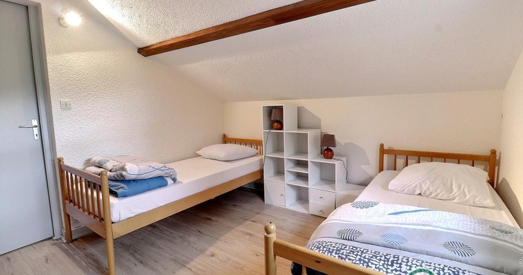 Chambre mezzanine avec 2 lits en 80