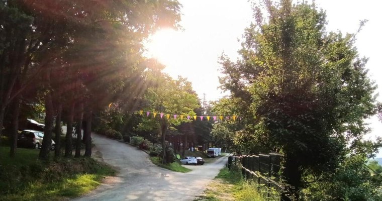 Le site avec l'ambiance de la course cycliste l'Ardéchoise 
