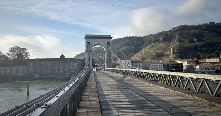 Vente du timbre spécial Bicentenaire de la Passerelle Marc Seguin_Tournon-sur-Rhône