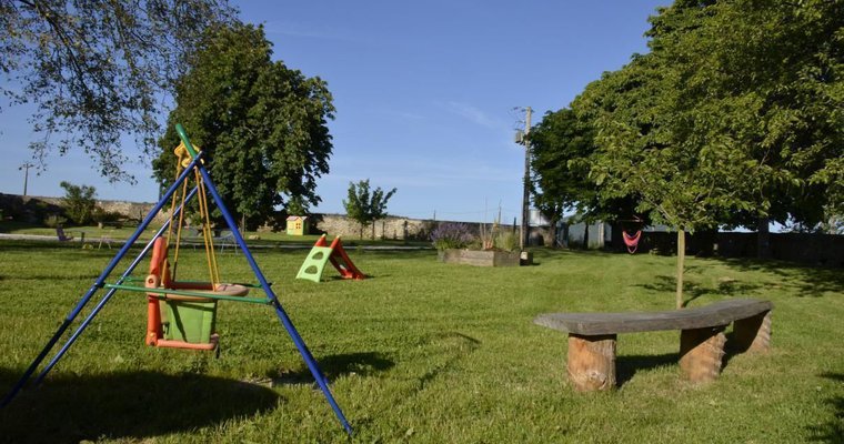 Balançoire dans le Parc du Domaine Le Clos de Ceintres